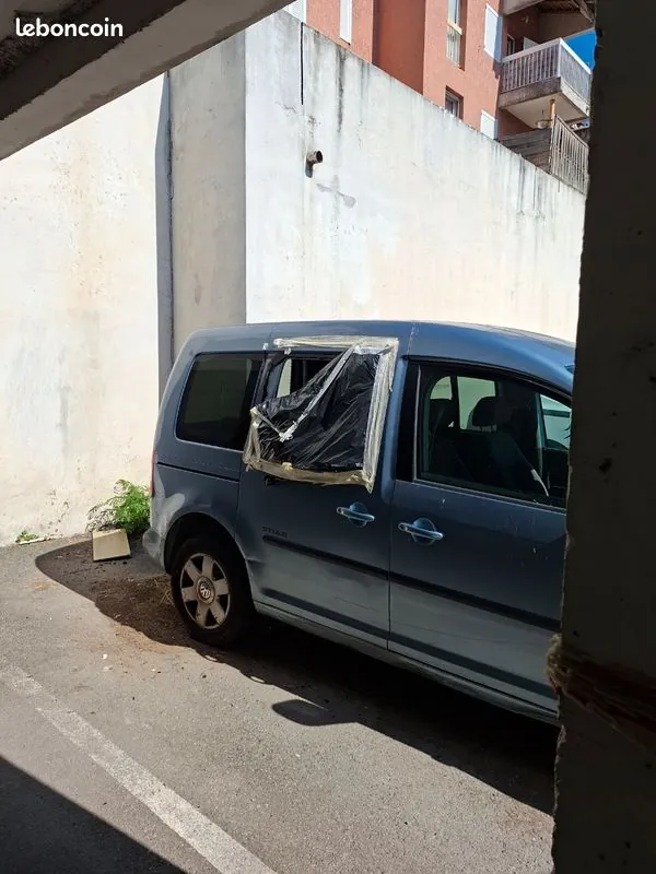 Volkswagen Caddy 2009 photo 2
