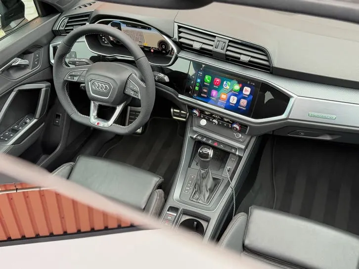 Audi Q3 2019 photo 2