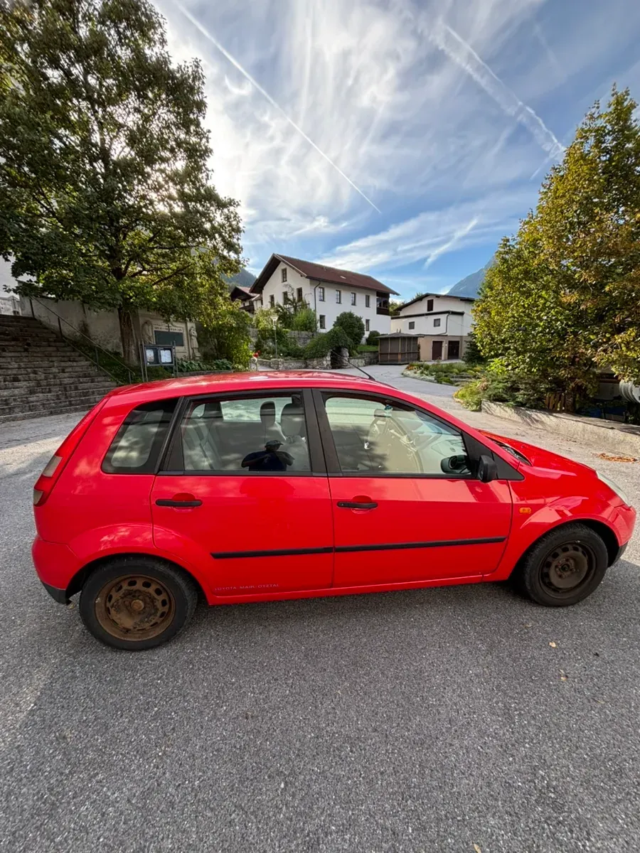 Ford Fiesta 2002 photo 2