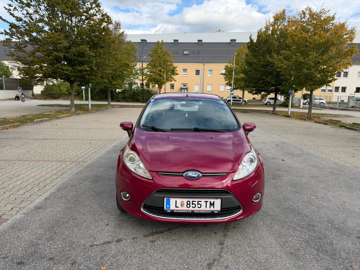 Ford Fiesta 2011 photo 2