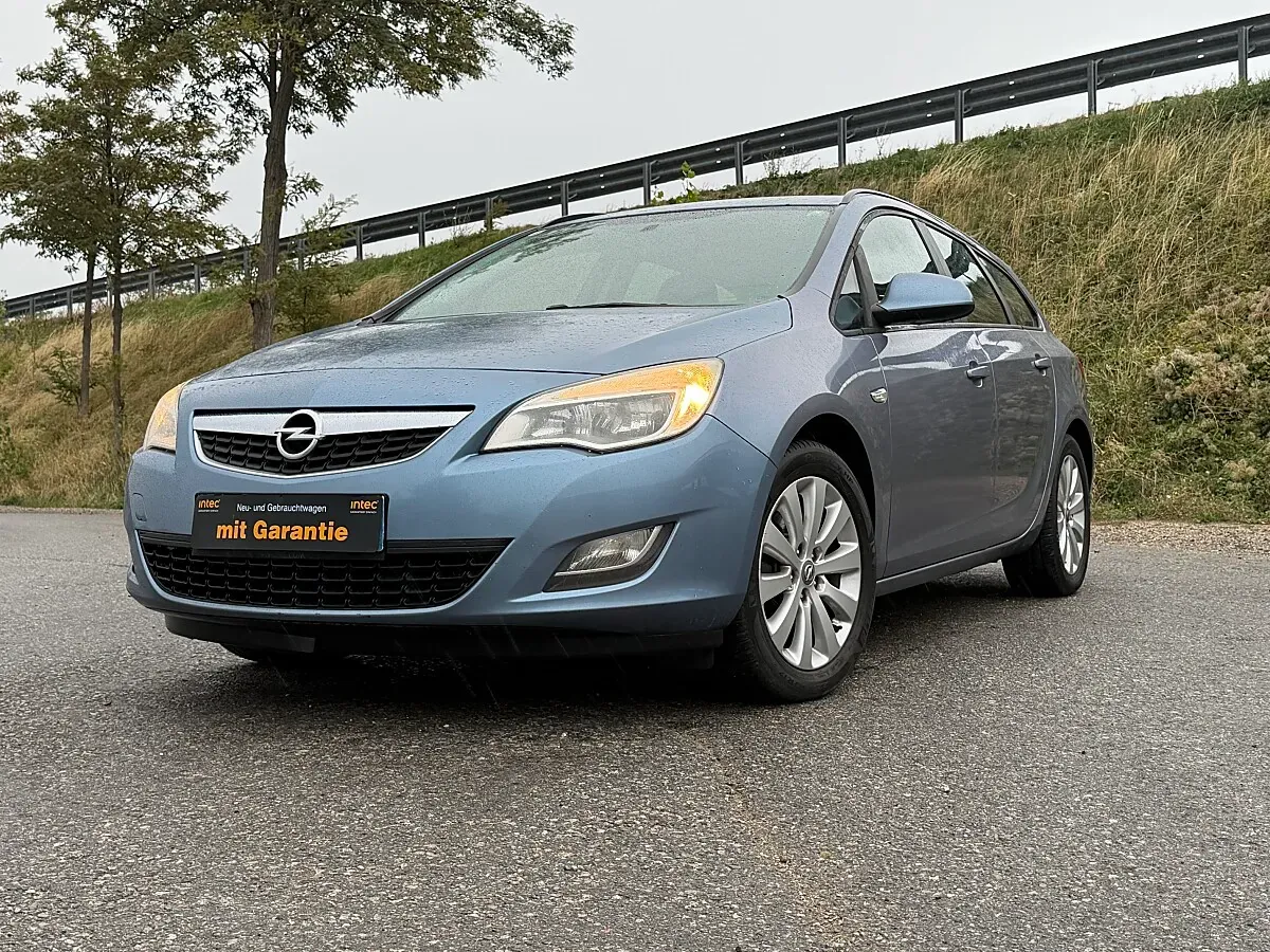 Opel Astra 2010 photo 3