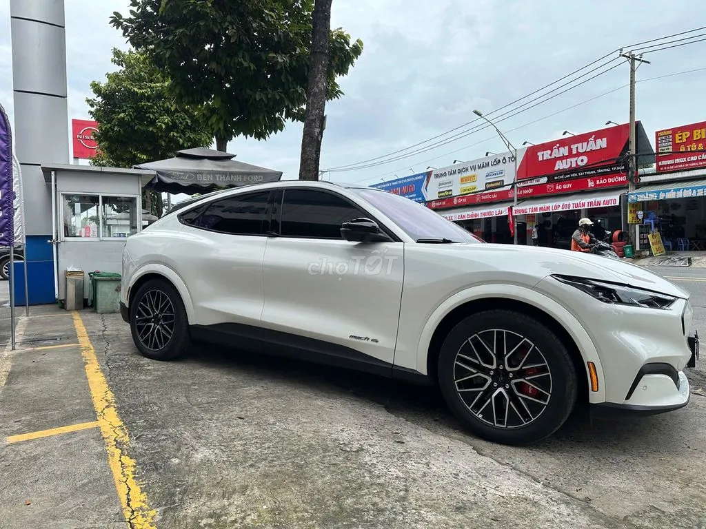 Ford Mustang Mach-E 2025 photo 5