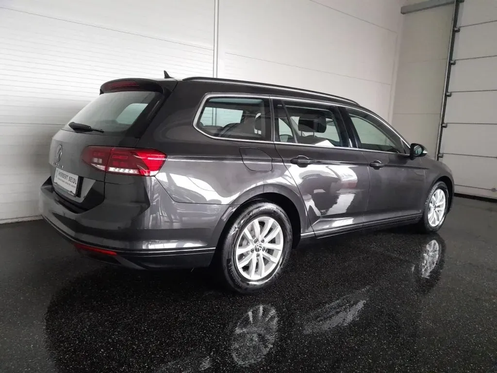 Volkswagen Passat 2022 photo 2