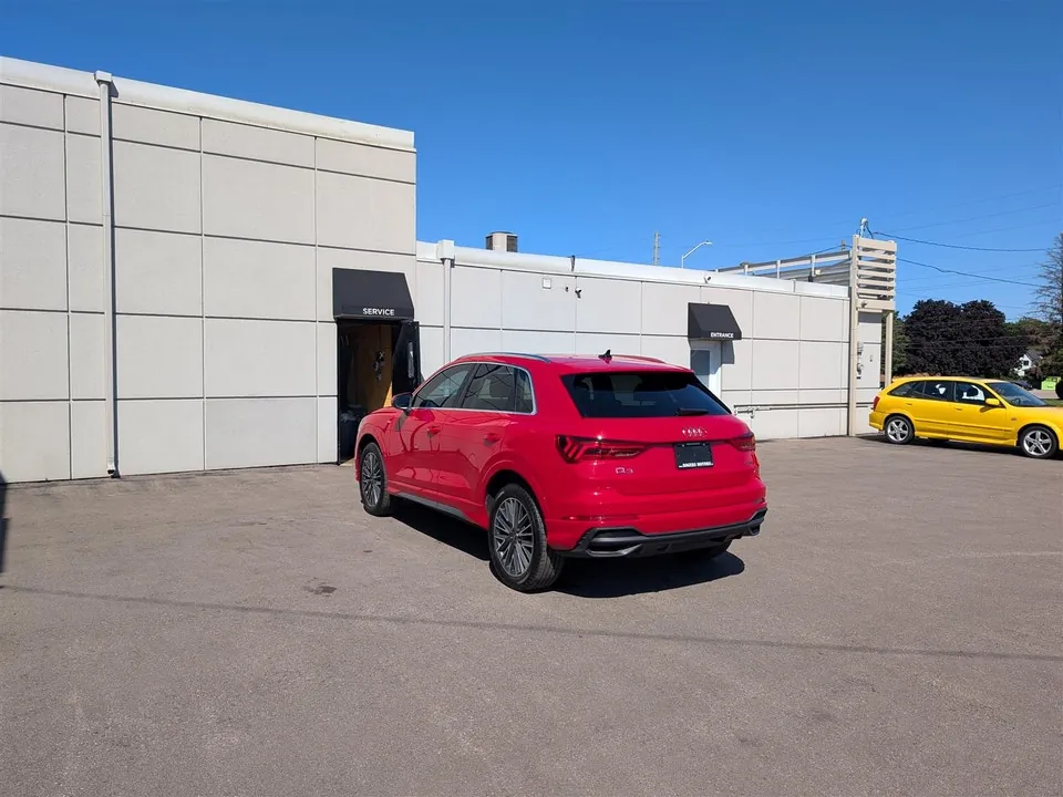Audi Q3 2023 photo 3