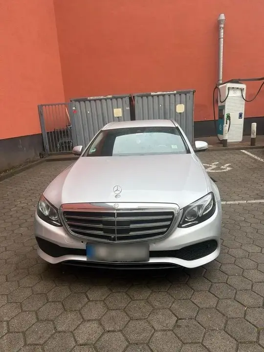 Mercedes-Benz E 220 D
