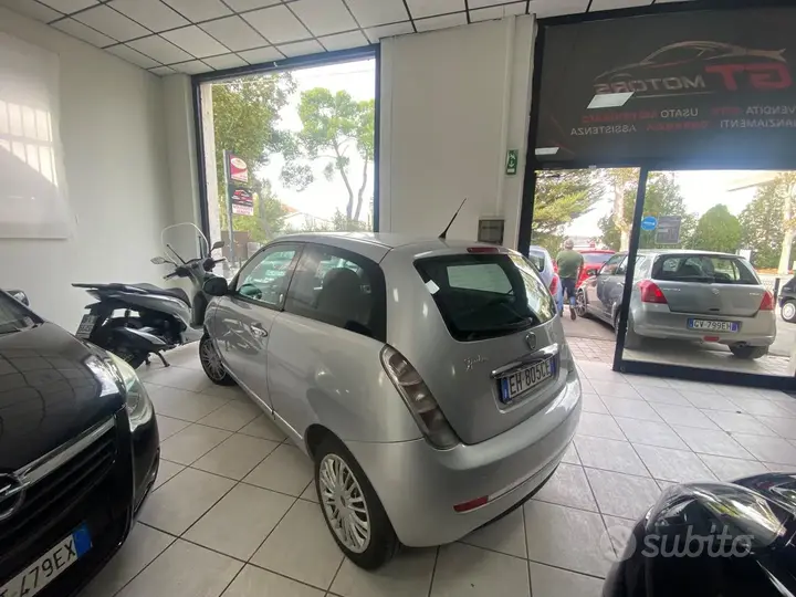 Lancia Ypsilon