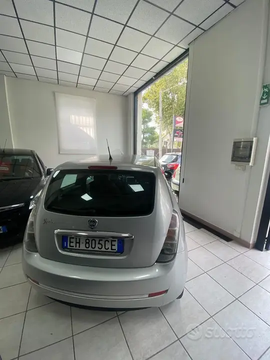 Lancia Ypsilon 2011 photo 2
