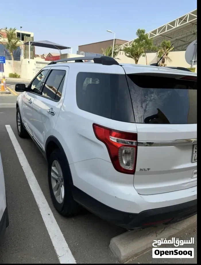 Ford Explorer 2013 photo 2