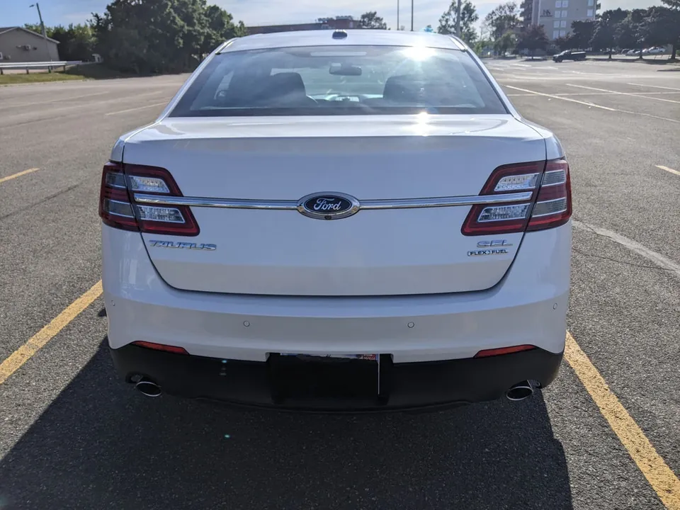 Ford Taurus 2015 photo 3