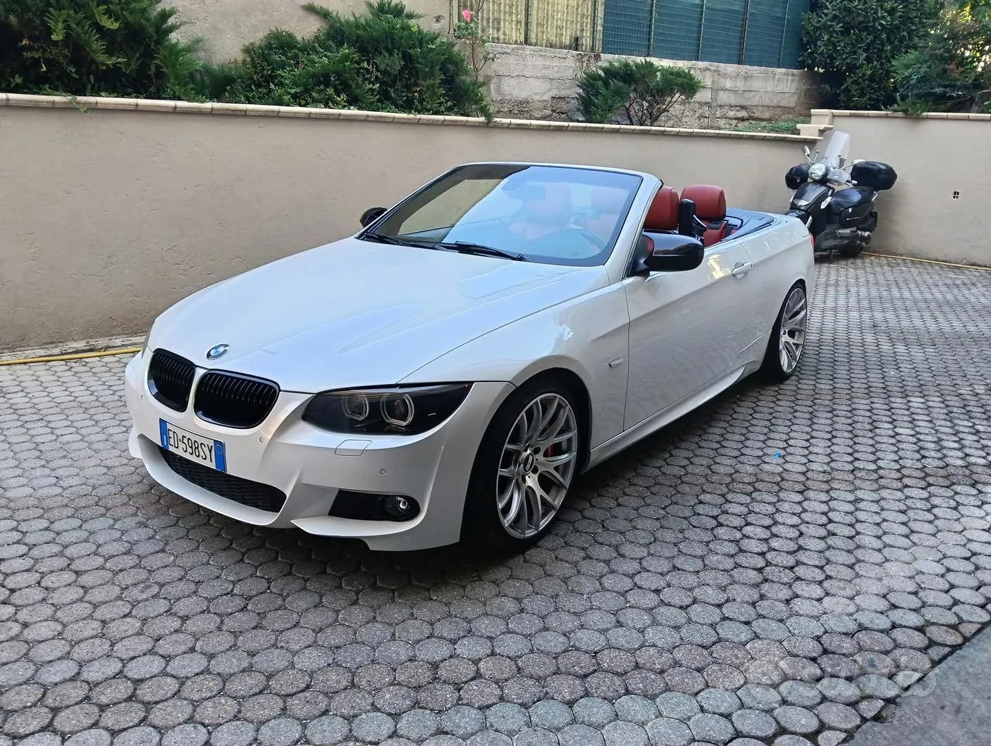 BMW 330D 2012 photo 2