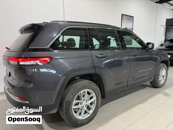 Jeep Grand Cherokee Laredo 2024 photo 2