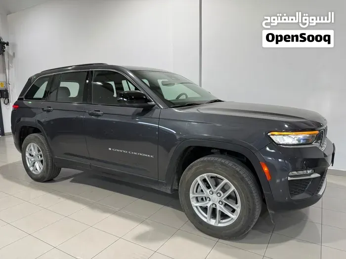Jeep Grand Cherokee Laredo 2024 photo 3