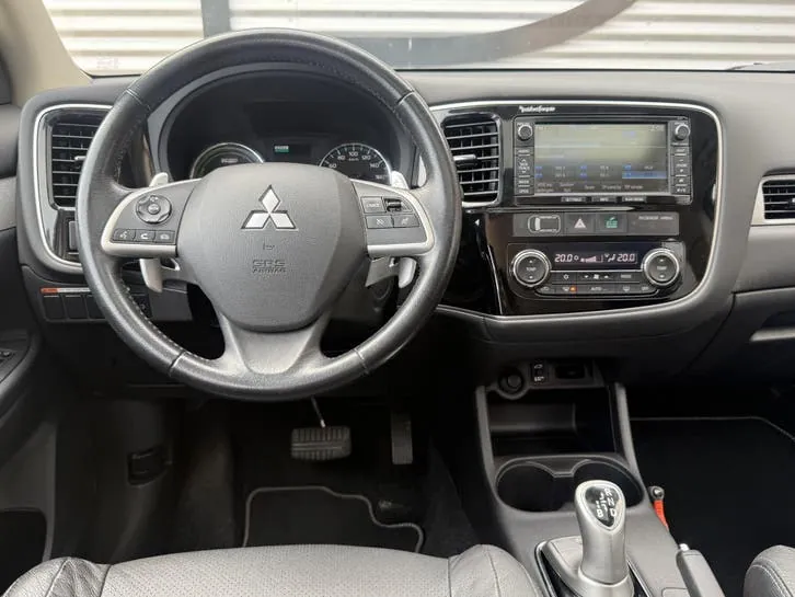 Mitsubishi Outlander 2013 photo 2