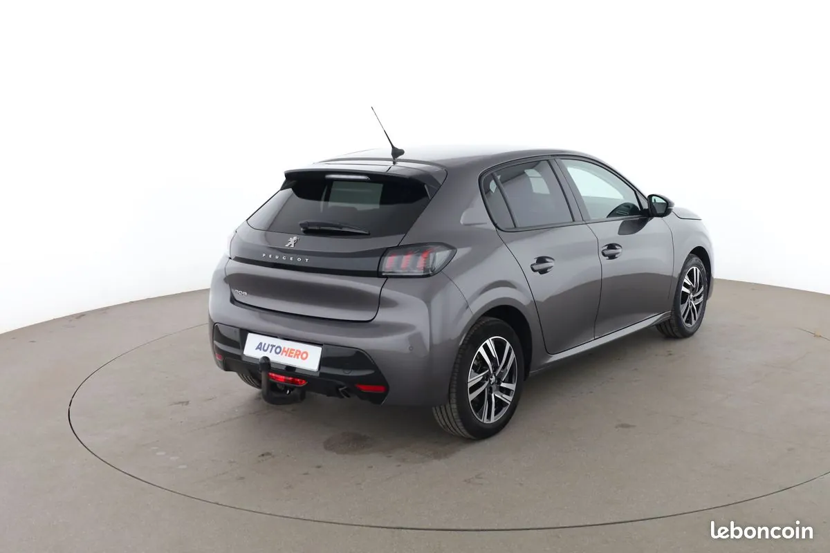 Peugeot 208 2022 photo 3