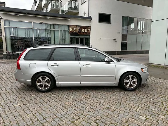 Volvo V50 2011 photo 2