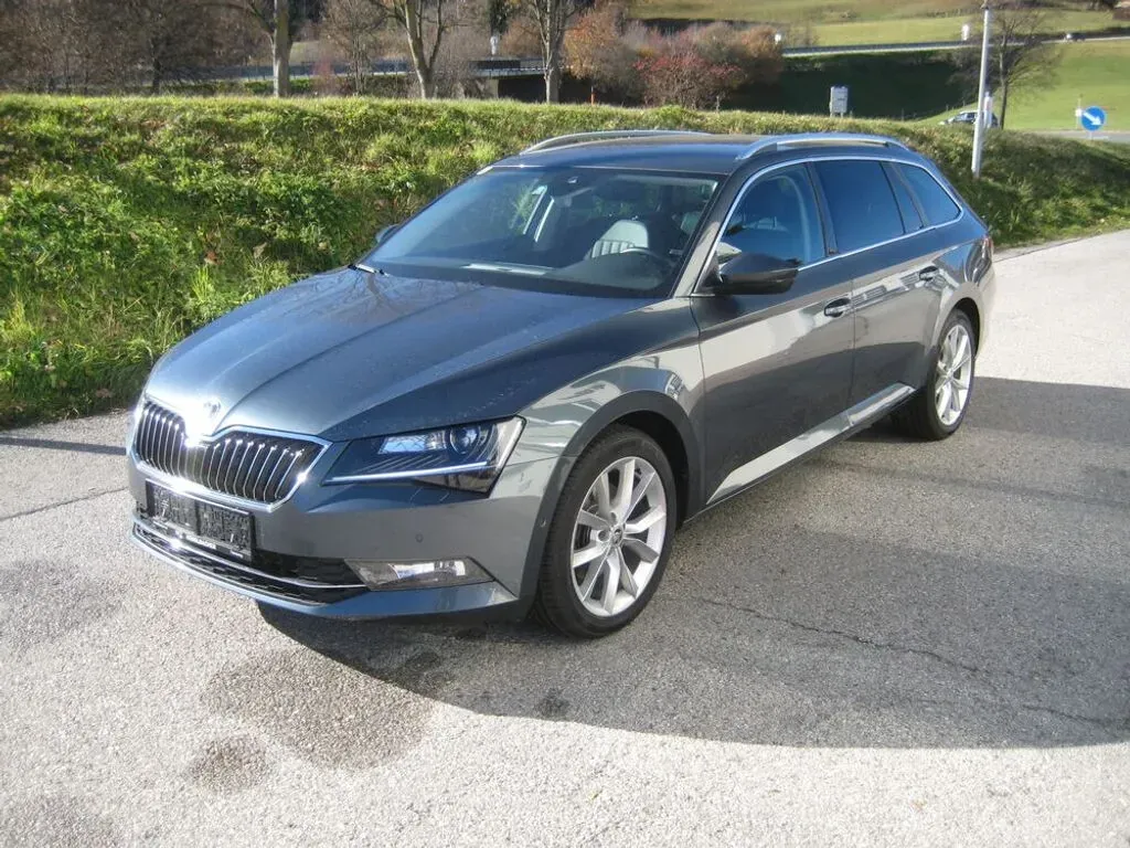 Skoda Superb 2019 photo 2