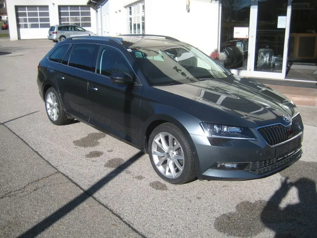 Skoda Superb 2019 photo 3