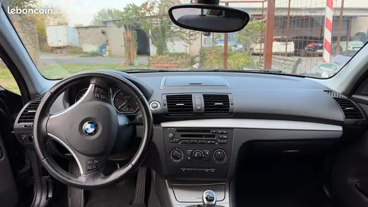 BMW 1 Series 2011 photo 3