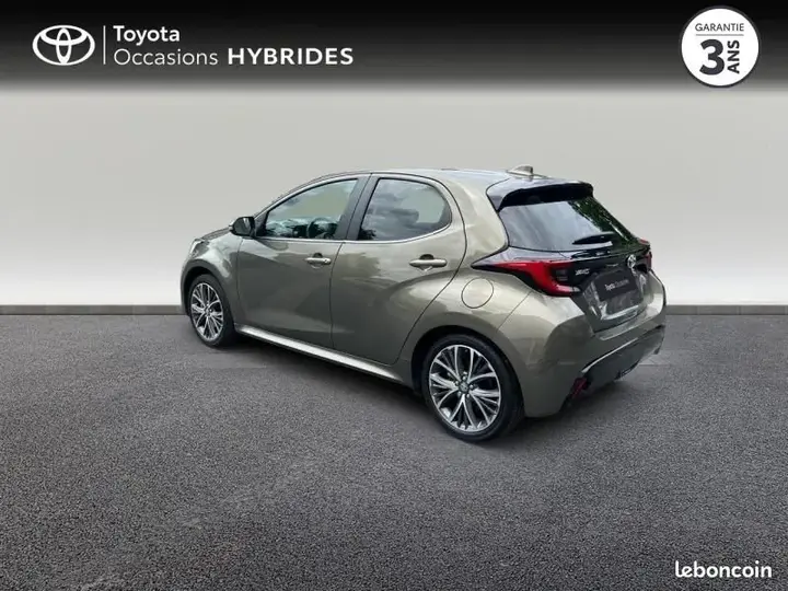 Toyota Yaris 2023 photo 2