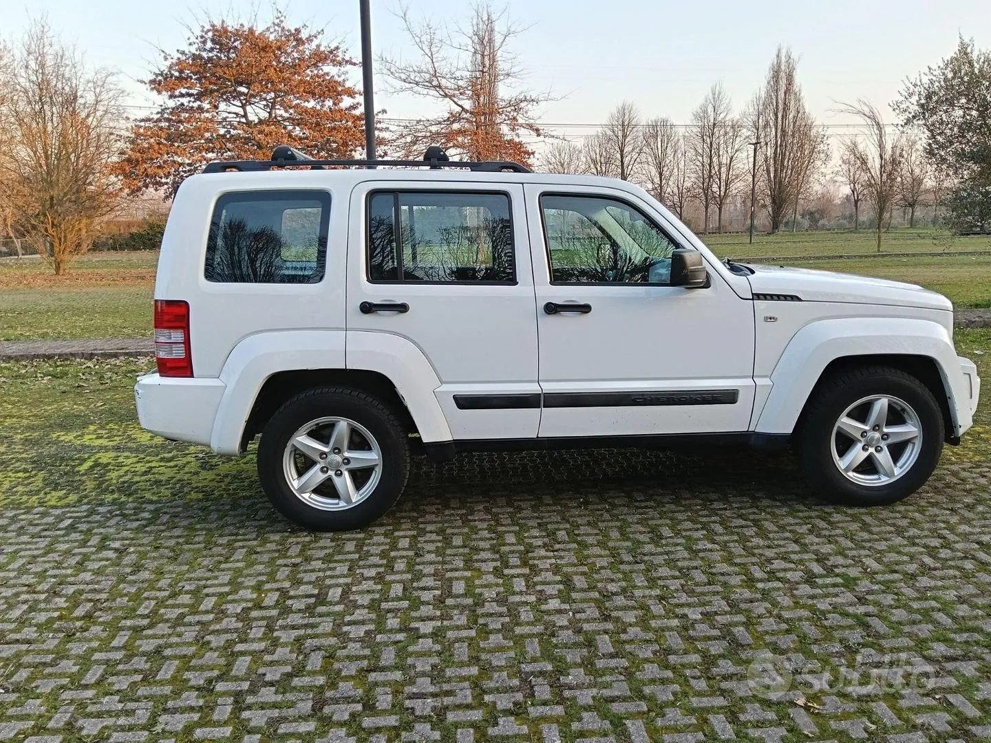 Jeep Cherokee 2012 photo 2