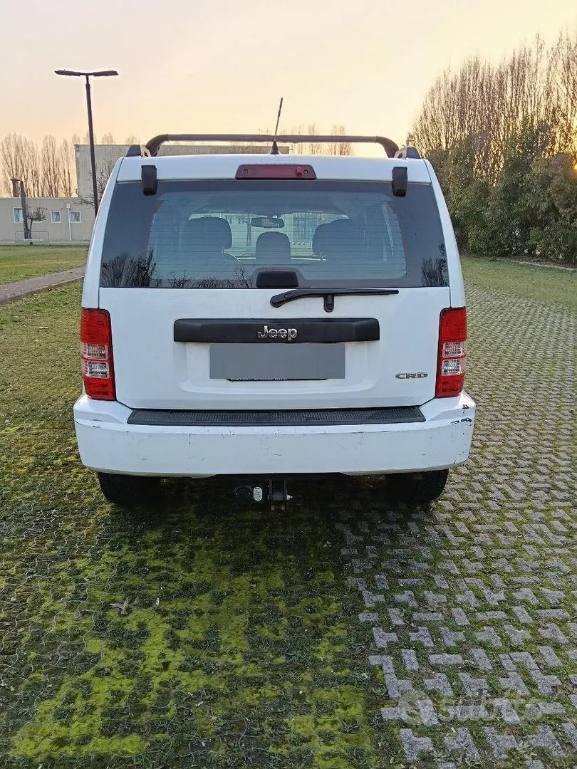 Jeep Cherokee 2012 photo 3