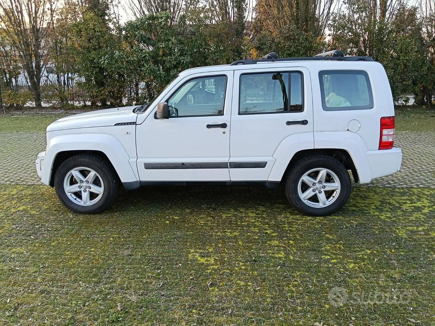 Jeep Cherokee 2012 photo 4