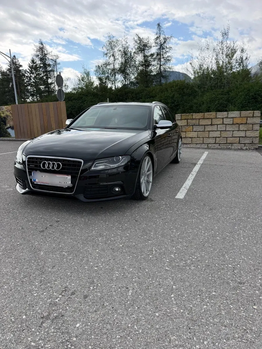 Audi A4 2010 photo 2
