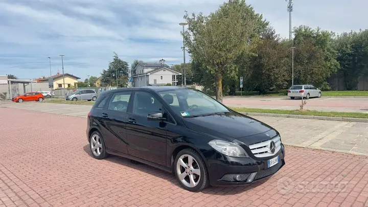 Mercedes-Benz B180 2013 photo 3