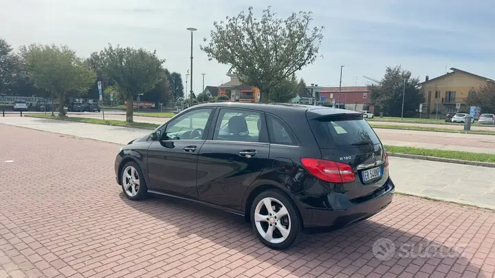 Mercedes-Benz B180 2013 photo 4
