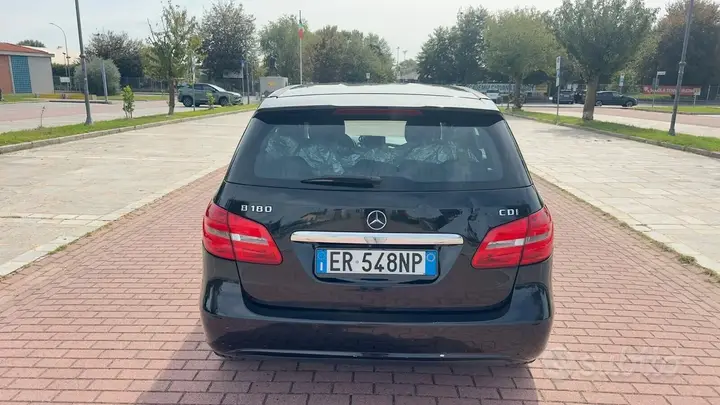 Mercedes-Benz B180 2013 photo 5