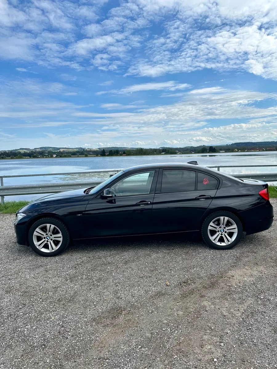 BMW 3 Series 2012 photo 2