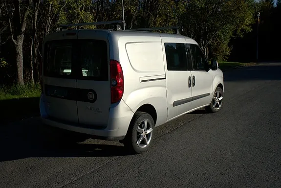 Fiat Doblo 2011 photo 2