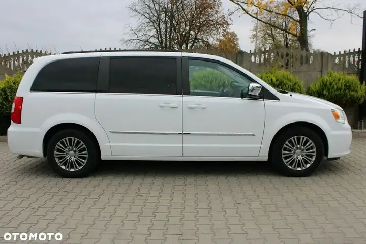 Chrysler Town & Country 2014 photo 5