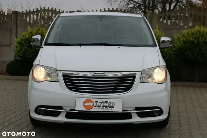 Chrysler Town & Country 2014 photo 3