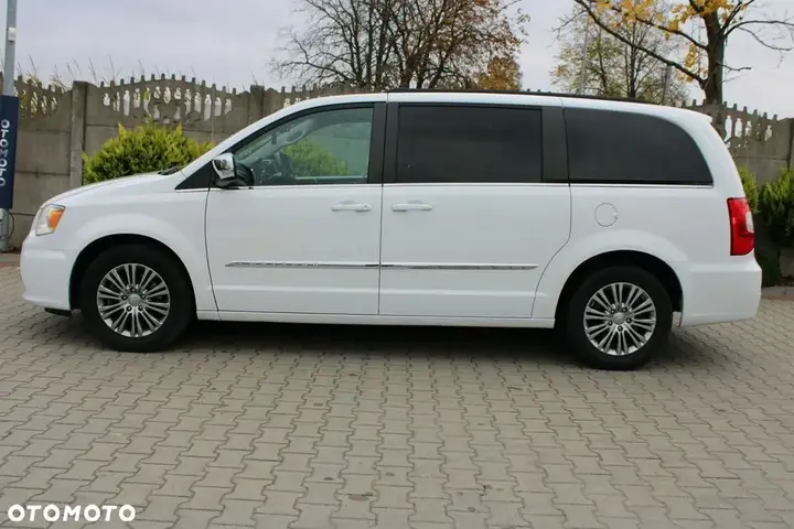 Chrysler Town & Country 2014 photo 4