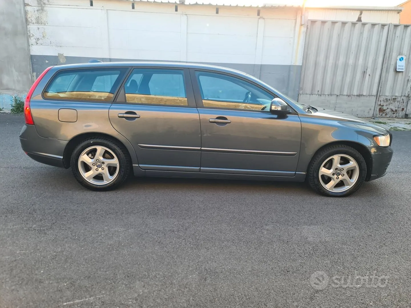 Volvo V50 2011 photo 4