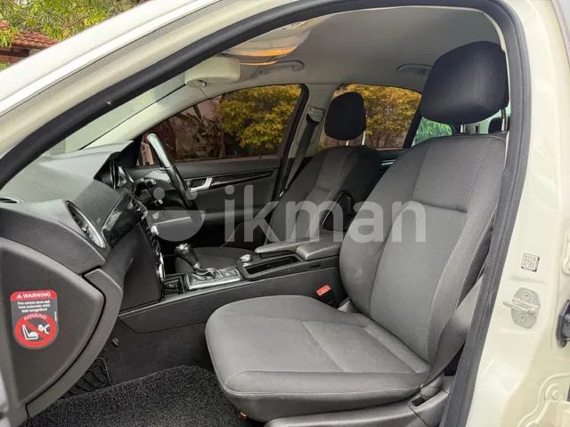 Mercedes-Benz C220 2013 photo 4