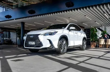 Lexus Nx 450H+ 2026 photo 2