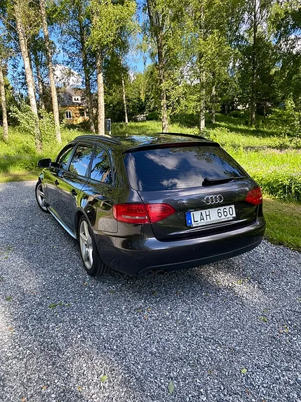 Audi A4 2011 photo 3