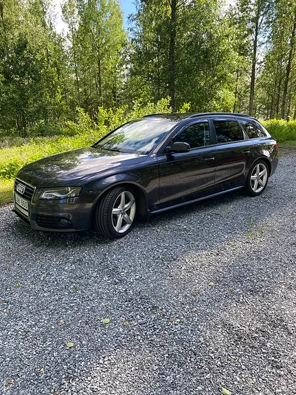 Audi A4 2011 photo 2
