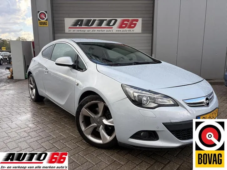 Opel Astra Gtc 2012 photo 2