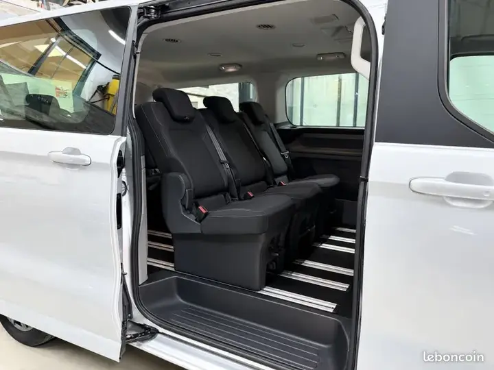 Ford Tourneo Custom 2024 photo 3