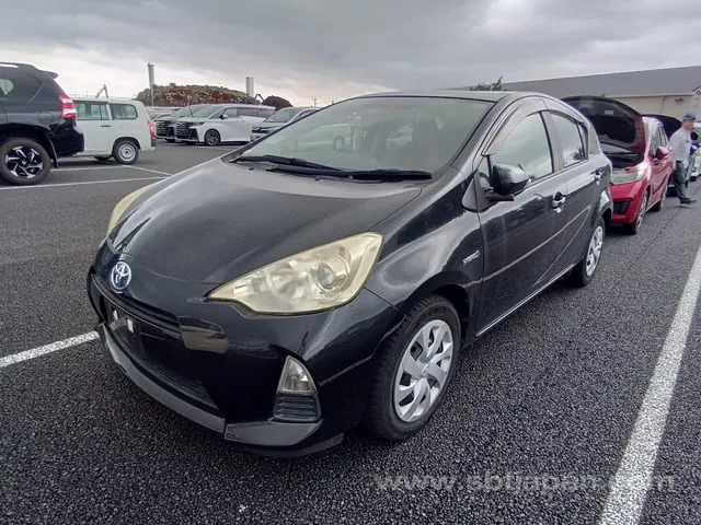 Toyota Aqua 2012 photo 2