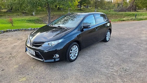 Toyota Auris 2015 photo 2