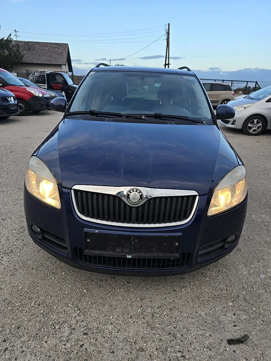 Skoda Fabia 2010 photo 3