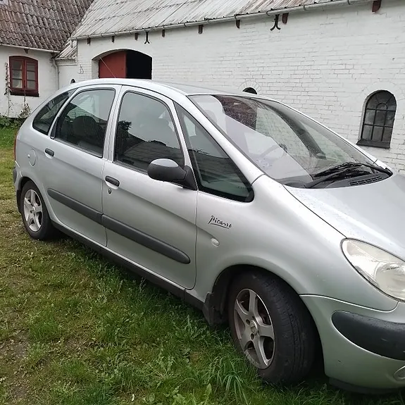 Citroen Xsara Picasso 2002 photo 2