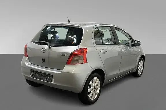 Toyota Yaris 2007 photo 2