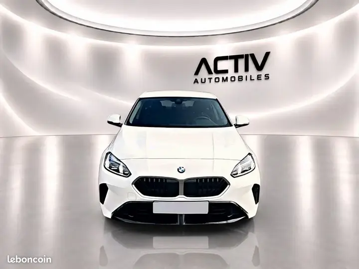 BMW 1 Series 2025 photo 2