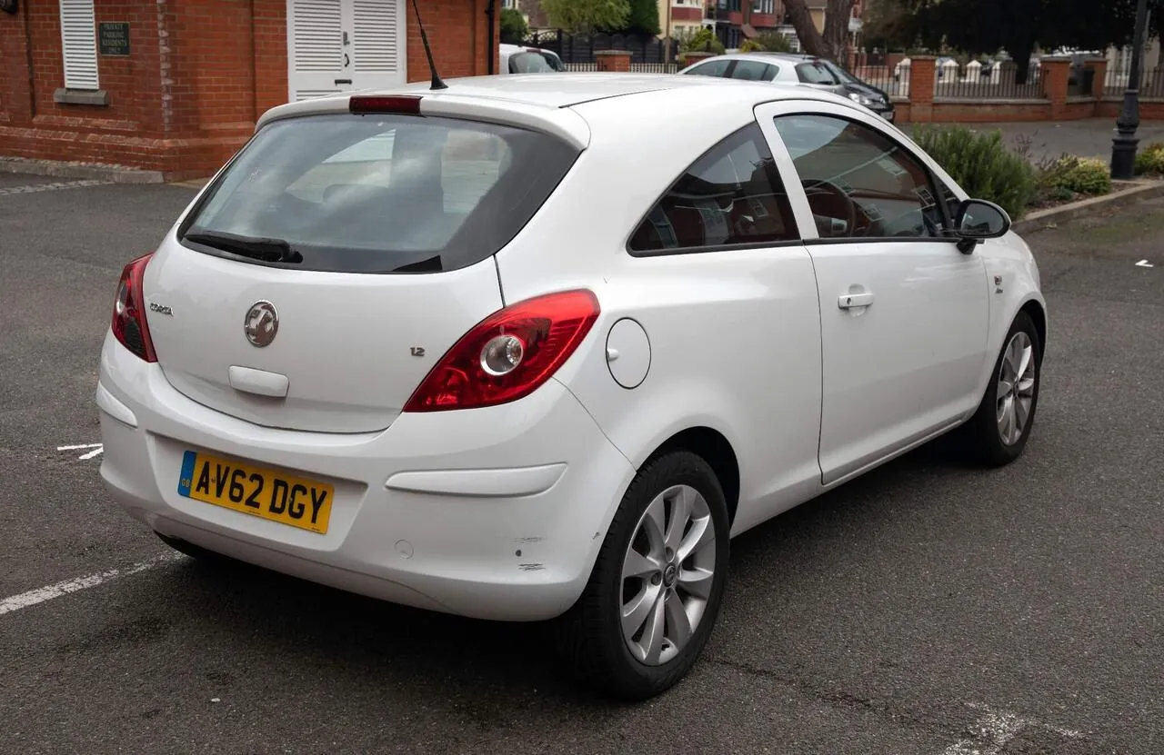 Vauxhall Corsa 2012 photo 3