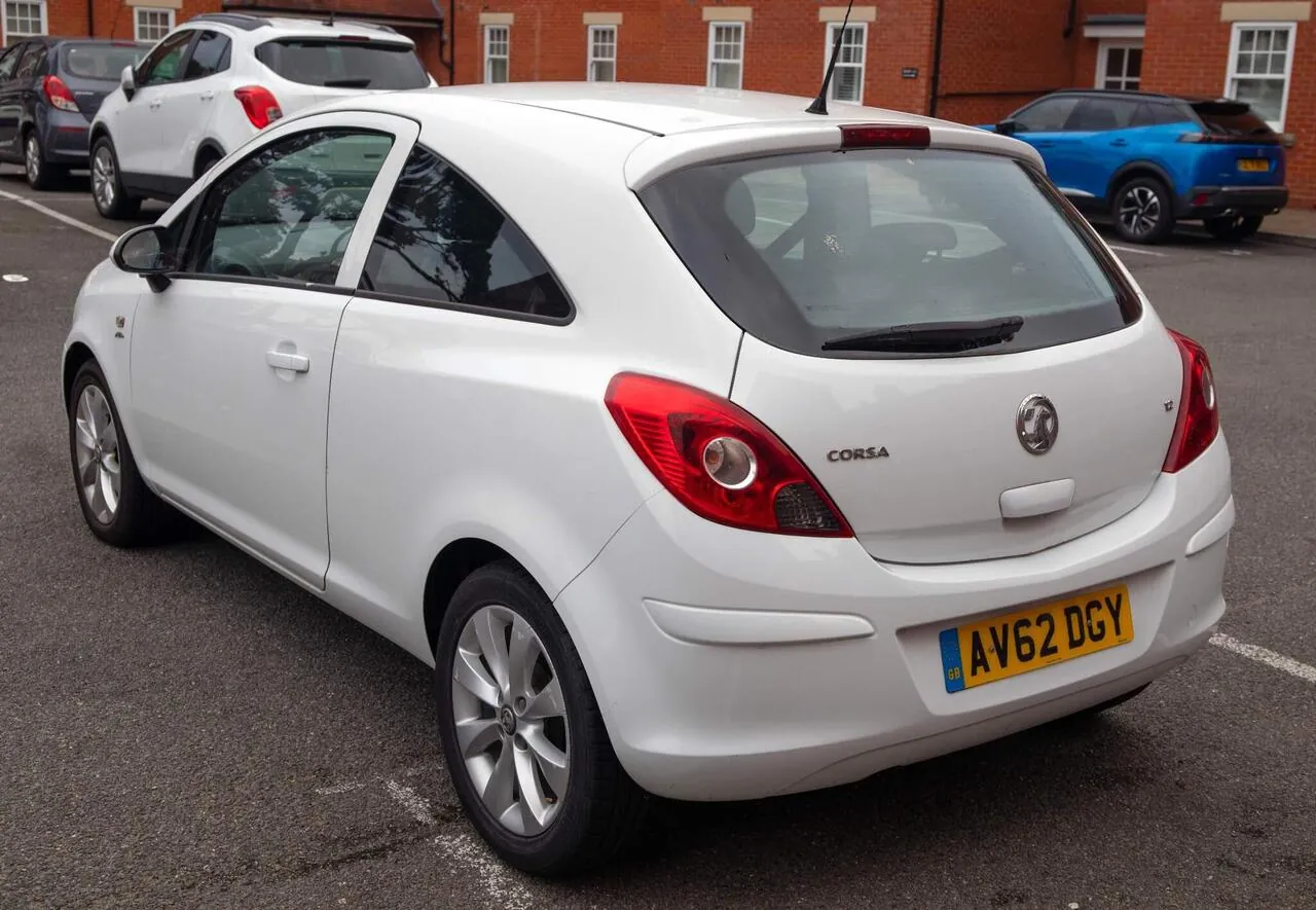 Vauxhall Corsa 2012 photo 2